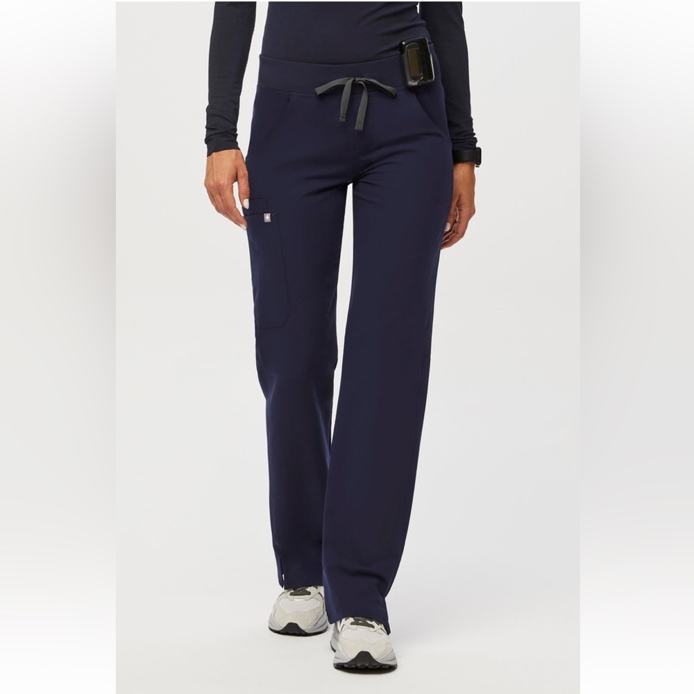 FIGS Kade Cargo Scrub Pants™ NAVY EUC